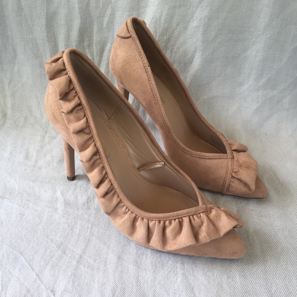BCBGeneration Shoes - NWOB BCBGeneration Hana Ruffle Pumps